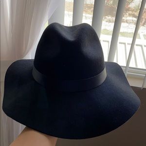 Simple black fall hat